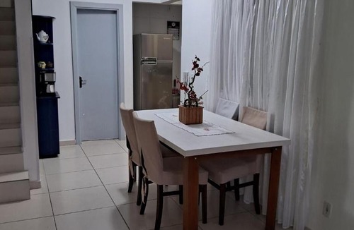 Poco Fundo Apartment | Casa com tres quartos e garagem
