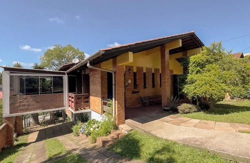 Humaita House | Casa com Vista, Lareira e Churrasqueira na Serra