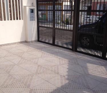 Vila Anhanguera House | Casa de Praia a poucos passos da Praia 8 Pessoas Churrasqueira e Garagem