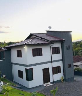 Orleans House | Casa do Delei - Linda casa com piscina em Orleans