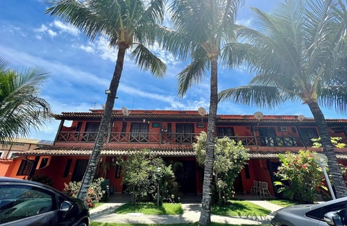 Pero House | Casa em Condomínio com Piscina e Deck no Canal em Cabo-frio