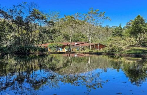 Vargem Grande House | Casa em Petrópolis com imersão artistica