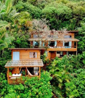 Pedrita House | Casa espaçosa à 5min da praia Floripa vista pro mar de 2 até 12 hóspedes