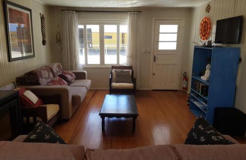 Cambara do Sul House | CASA FULL CENTRAL, 130m quadr, 9 Pessoas, Wi-Fi, 3 Qtos, Churrasqueira Interna, Cozinha-Sala Integrados, 2 Banheiros, Varanda, Jardim, Garagem Coberta 1 Carro, Estac Inter 3 Carros, Lareira de Alta Performance, Fogão de Ferro, Área nos Fundos
