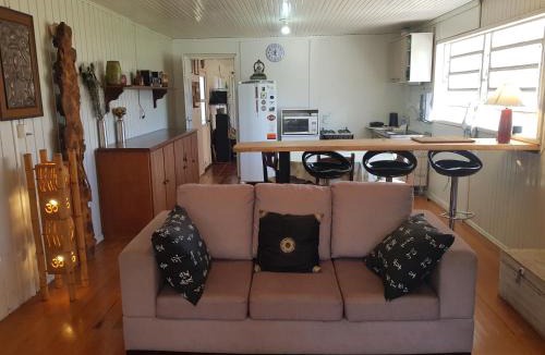 Cambara do Sul House | CASA FULL CENTRAL, 130m quadr, 9 Pessoas, Wi-Fi, 3 Qtos, Churrasqueira Interna, Cozinha-Sala Integrados, 2 Banheiros, Varanda, Jardim, Garagem Coberta 1 Carro, Estac Inter 3 Carros, Lareira de Alta Performance, Fogão de Ferro, Área nos Fundos