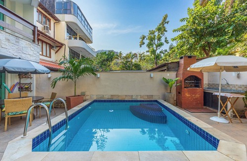 Barra da Tijuca House | Casa Oásis in Barra da Tijuca, 600 meters from the beach, shopping malls and subway.
