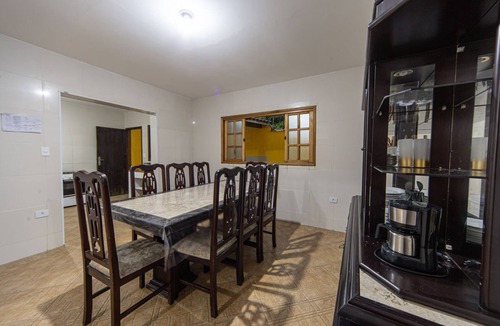 Indaia House | Casa para 15 com Churrasqueira e Ar a 35m da Praia