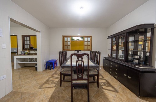 Indaia House | Casa para 15 com Churrasqueira e Ar a 35m da Praia
