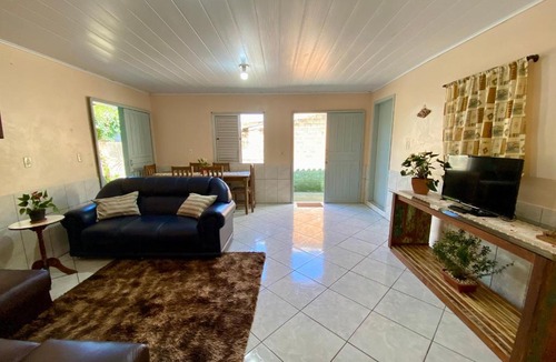 Vila Nova House | Casa Privativa com Varanda Gourmet e Churrasqueira- Pet Friendly- Wi-Fi e Garagem