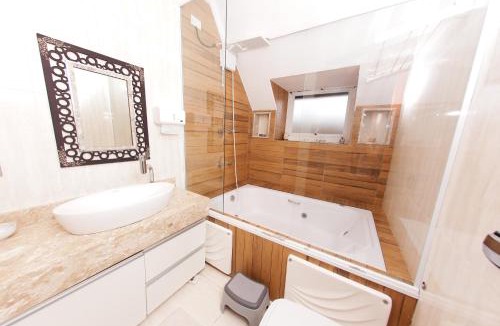 Solemar House | Castelinho Solemar - Suíte Premium com Banheira Privativa e Ar