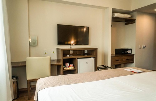 Centro Hotel | Central Palhoça Stay | Pet-friendly Unit Near Passa Vinte - 0.9 mile