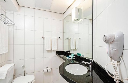 Centro Hotel | Central Palhoça Stay | Pet-friendly Unit Near Passa Vinte - 0.9 mile