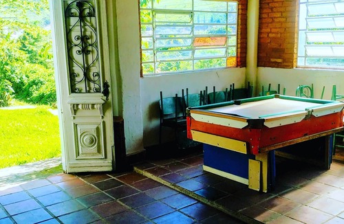 Parque Santa Tereza House | Chácara Paraíso is great for families and events and features a swimming pool.