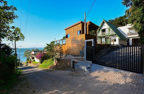 Palhoca Ski Chalet | Chalé com Jacuzzi e Vista Mar - PLH007