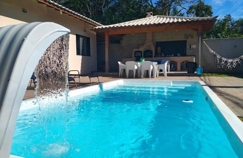 Caravelas House | Chalé com Piscina e Churrasqueira Privativos