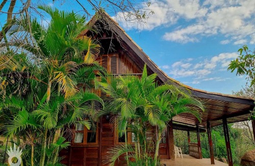 Indaiatuba Ski Chalet | Chalé europeu com vista para natureza no interior