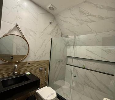 Uberaba Hotel | Chalé Gênus Motel - Chalé Fotos Reais - Temos ponto de recarga para carros elétricos