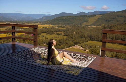 Praia Grande Ski Chalet | Chalet 1 - Mountain Range: Design with Hot Tub in the Canyons - Comfort 7km from the Center