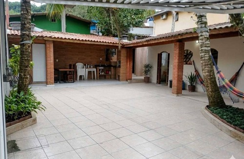 Barra do Sahy House | Charming house between Sahy and Baleia, 350 m from the beach, Wi-Fi.