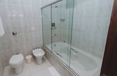Matriz Hotel | Charming Twin Suite Ideal for Both Relaxation and Intimate Moments