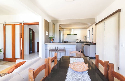 Armacao House | Close to the beach, fully equipped, good quality Wi-Fi, ideal for families and work.