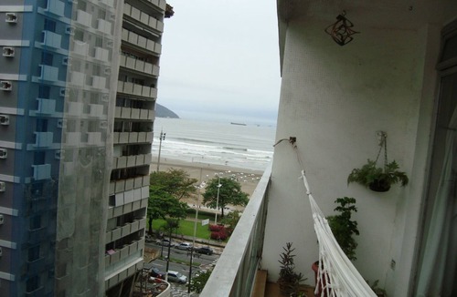 Santos Apartment | Comfortable apartment with balcony overlooking the sea