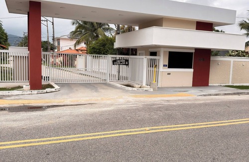 Marica House | Comfortable house – 2 bedrooms, gated community and garage in a great location.