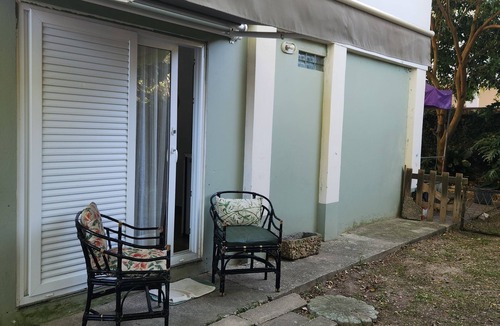 Armacao House | Comfortable suite on a quiet street near Armação beach.