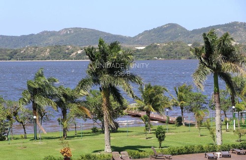 Porto da Lagoa House | Complete Apartment in a Condo Resort by the lake
