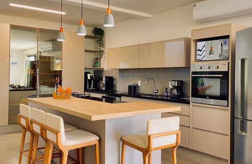 Praia do Rosa House | Condominium House Pink with pool, gym, next to SurfLand.