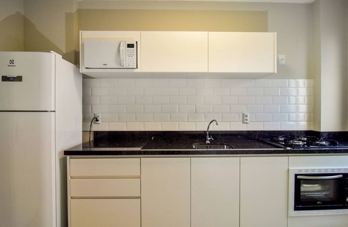 Barra Sul Apartment | Conforto na Av. Brasil, 150 metros da Praia RS7551