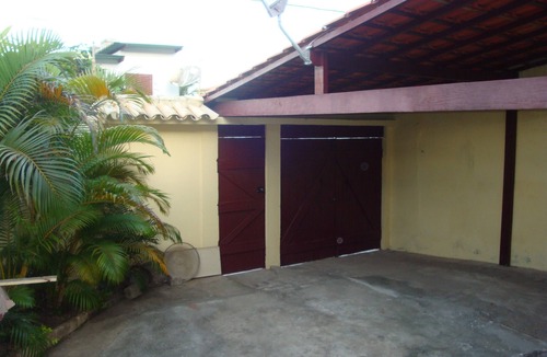 Praia Grande House | Corner house, pleasant and welcoming! Near Praia Grande.