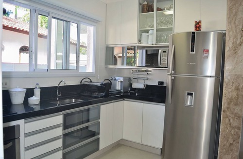 Guarutuba House | Costa do Sol Condominium, 180m from Guaratuba Beach, single-story, 3 suites, air conditioning. WIFI