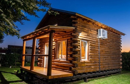 Villa Lia Apartment | Country cabin with a pool, sports court, and barbecue area