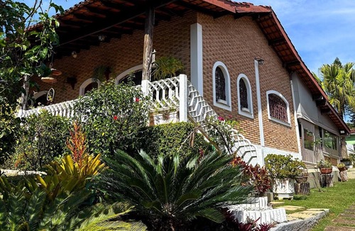 Jardim Estancia Brasil House | Country house in Atibaia for rent with swimming pool with solar heating and Wi-Fi.