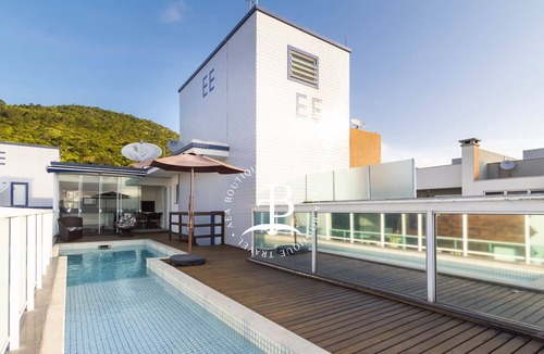 Centro Apartment | Coverage steps from the sea! Private pool and 3 suites.