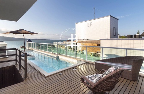 Centro Apartment | Coverage steps from the sea! Private pool and 3 suites.