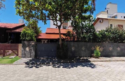 Governador Celso Ramos House | Cozy house 150m from Praia Grande beach on the coast of Santa Catarina.