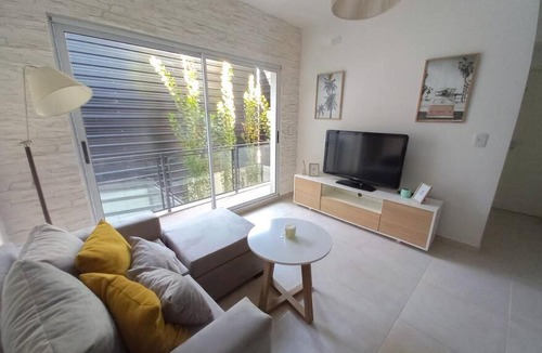 Lomas de Zamora Apartment | Departamento de 2 amb. en Lomas Centro con terraza
