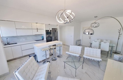 La Perla Apartment | Departamento Pinterest Mar del Plata - Vista plena al mar con cochera