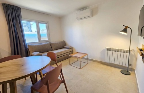 Azul Apartment | Dept. Corporate · Semi-central location with a garage.