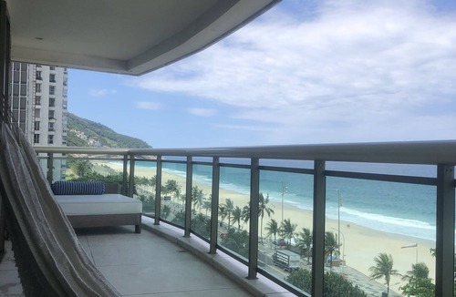 Sao Conrado Apartment | Designer apartment on São Conrado beach.