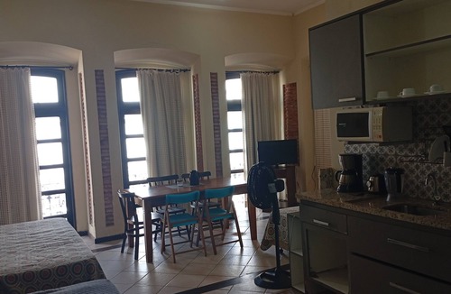 Comercio Apartment | Direita S.Antonio -Comfort quarter and hall, view centro historico.