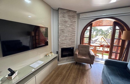 Alto do Capivari Apartment | Duplex in a luxury mountain condominium.