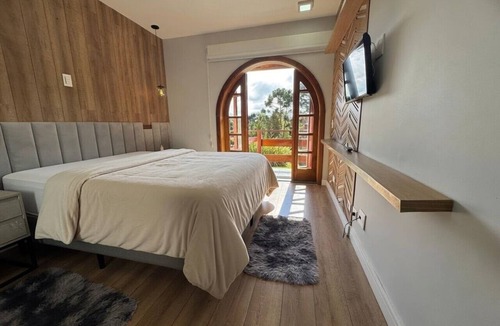 Alto do Capivari Apartment | Duplex in a luxury mountain condominium.