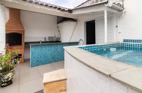 Itarare Apartment | Duplex penthouse with pool, 2 blocks from the beach.