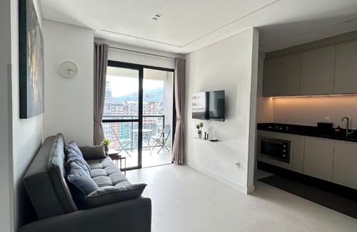 Morretes Apartment | Edificio AUSTIN 179, 1 quarto 1 suite, garagem, wifi, Ar, churrasqueira, 600m da praia, 17 andar
