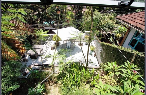 Barra da Tijuca House | Emerald House is authenticity, beauty, privacy, intimate connection with nature.