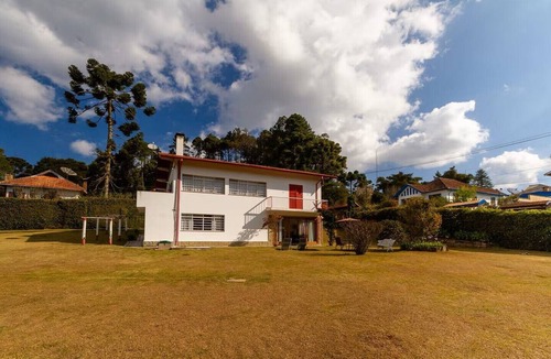 Alto da Boa Vista House | Espaço inteiro- casa em Campos do Jordão - 1 8km Centro Capivari Aceita Pet