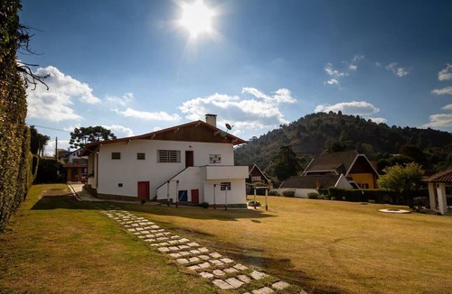 Alto da Boa Vista House | Espaço inteiro- casa em Campos do Jordão - 1 8km Centro Capivari Aceita Pet